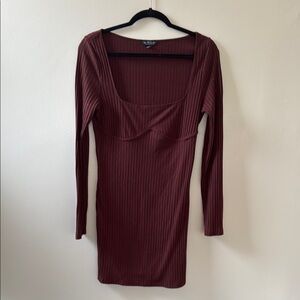 Elegant 
Burgundy Long Sleeve Dress